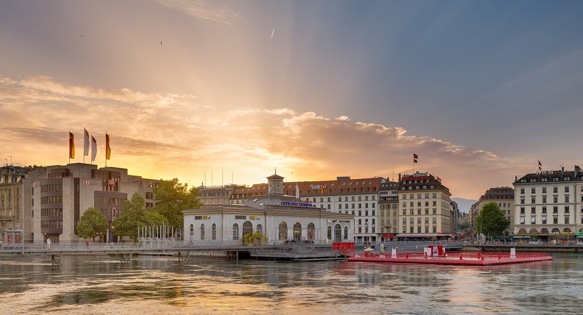 Pont de la Machine a Geneve, centre historique ou sont concentrees les cliniques de medecine esthetique
